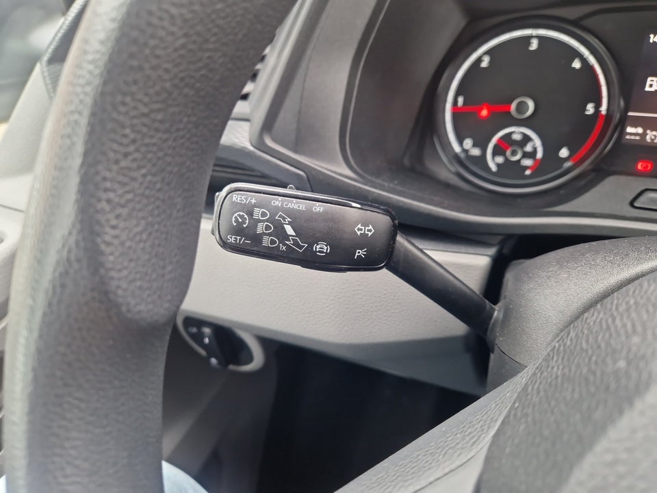 VW Transporter 2,0 TDi 110 Kassevogn lang