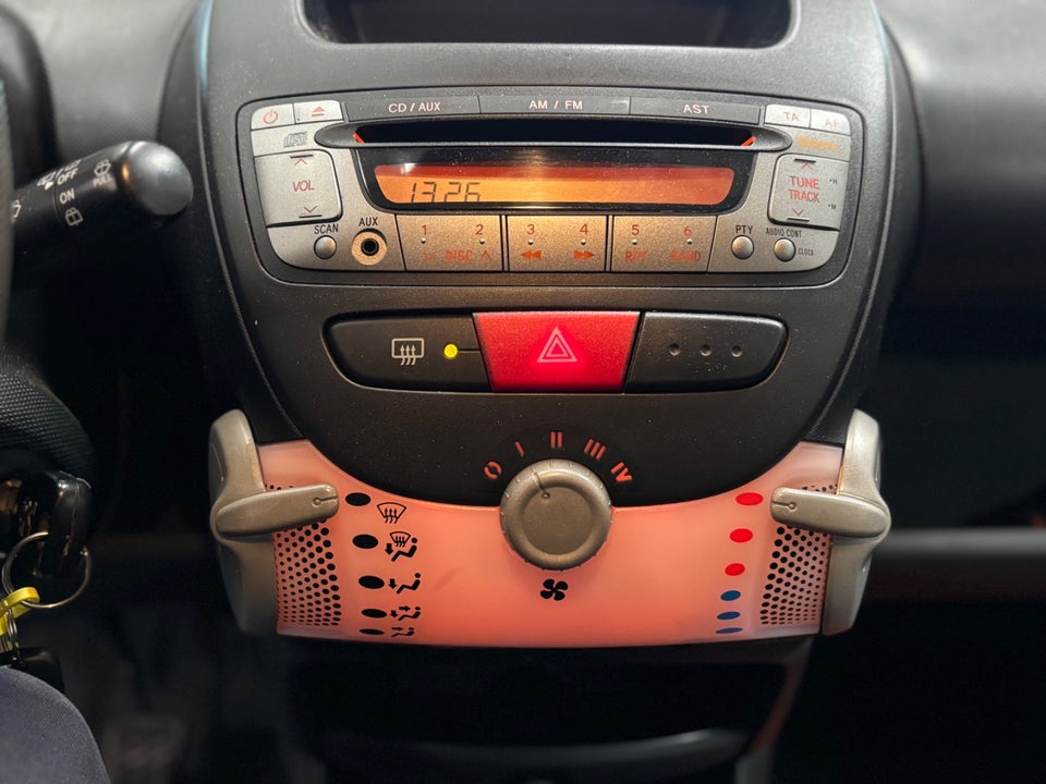 Peugeot 107 1,0 Champion 5d