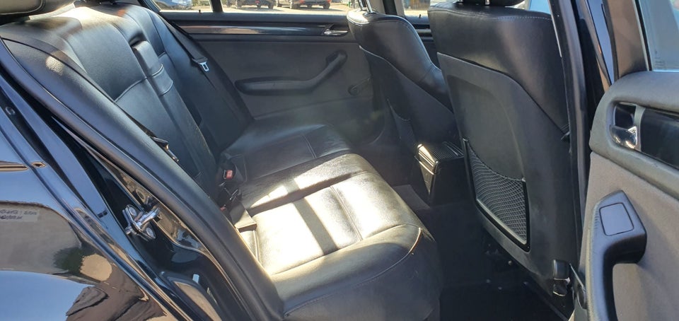 BMW 320i 2,2  4d