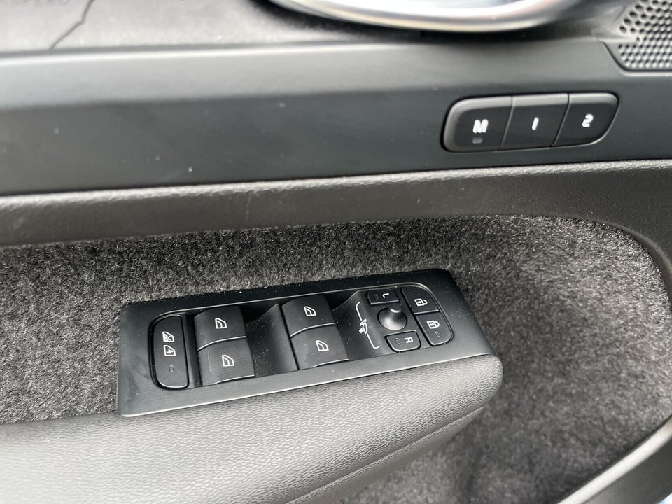 Volvo EX40 Extended Range Plus 5d