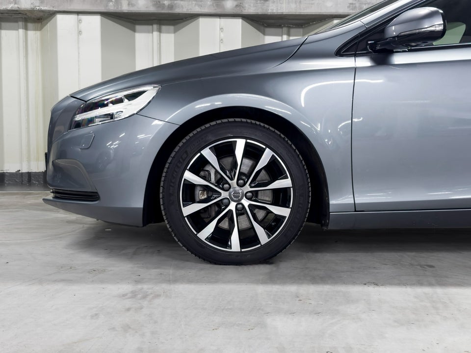 Volvo V40 1,5 T3 152 Dynamic Edition aut. 5d