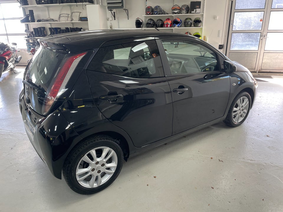 Toyota Aygo 1,0 VVT-i x-play 5d