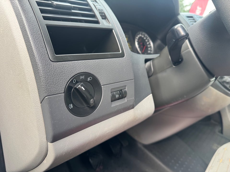 VW Transporter 2,0 TDi 84 Kassevogn kort