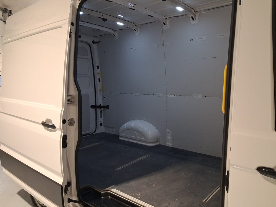 VW Crafter 35 2,0 TDi 177 Kassevogn L3H3 aut.