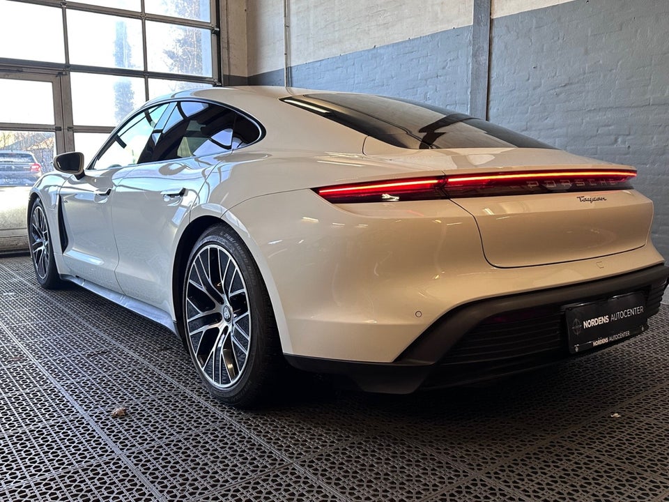 Porsche Taycan Performance+ 4d