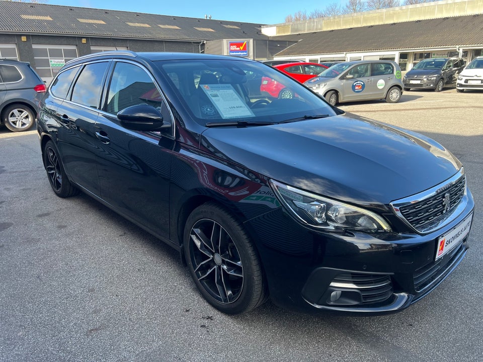 Peugeot 308 1,5 BlueHDi 130 Allure Sky SW 5d