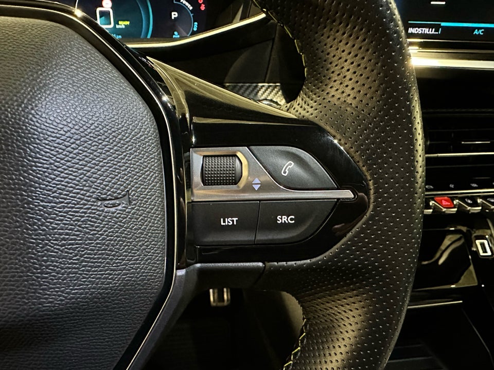 Peugeot e-208 50 GT 5d