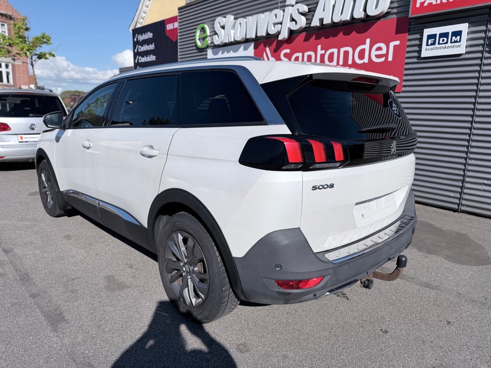 Peugeot 5008 1,5 BlueHDi 130 Allure 7prs 5d