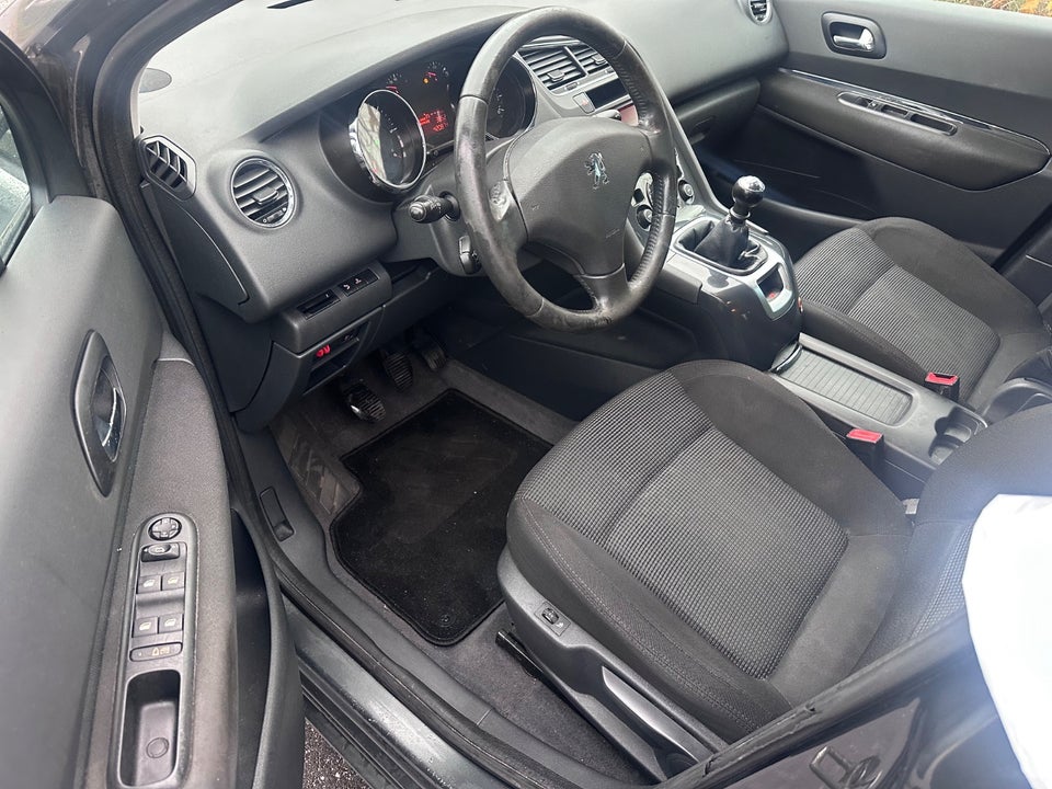 Peugeot 5008 1,6 HDi 110 Premium 7prs 5d