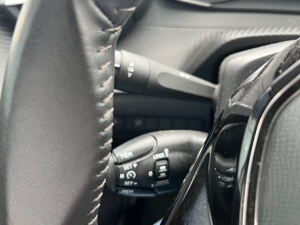 Peugeot 208 1,2 PureTech 100 Allure 5d