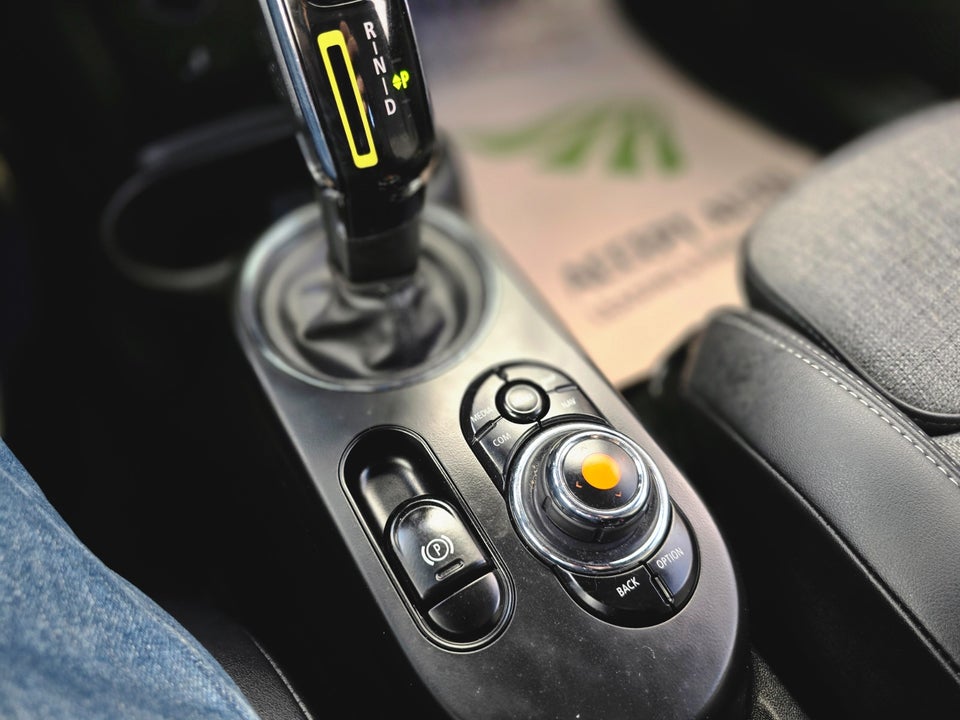 MINI Cooper SE Essential 3d