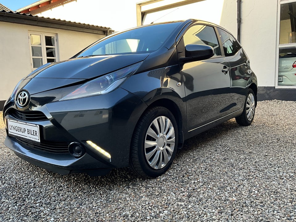 Toyota Aygo 1,0 VVT-i x-play 5d