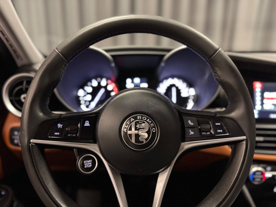 Alfa Romeo Giulia 2,0 T 200 Super aut. 4d