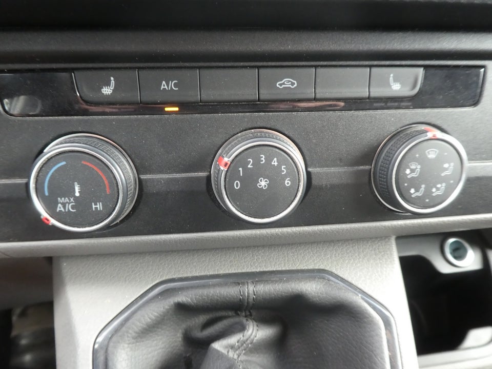 VW Transporter 2,0 TDi 110 Kassevogn lang