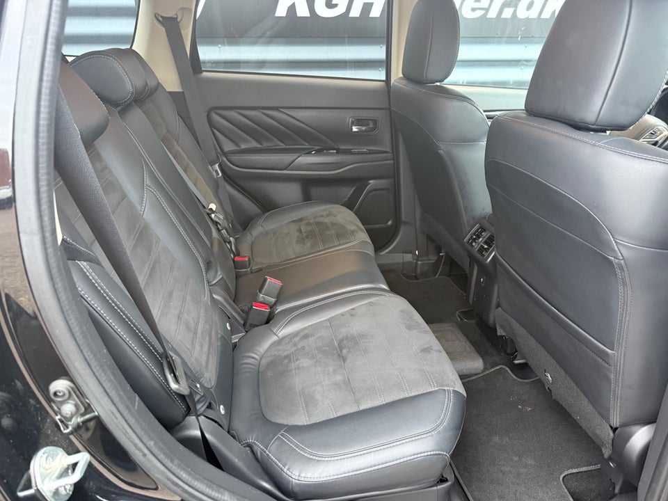 Mitsubishi Outlander 2,4 PHEV Invite CVT 4WD 5d