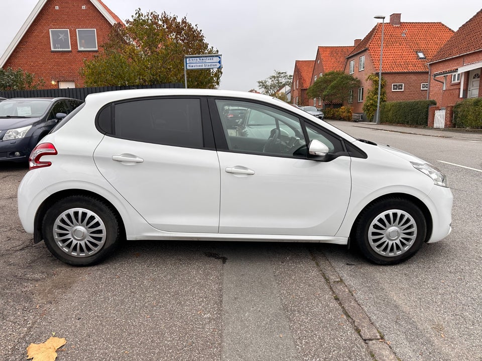 Peugeot 208 1,2 VTi Active 5d