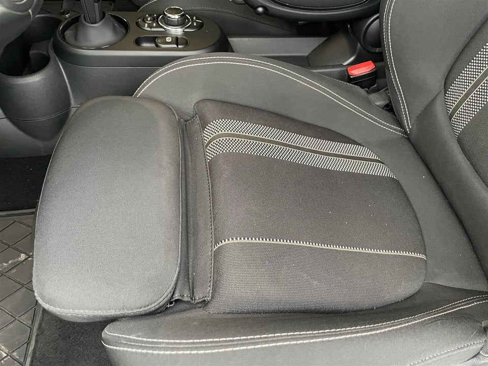 MINI Cooper SE Essential 3d