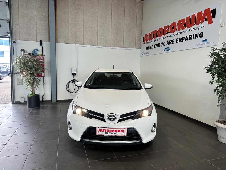 Toyota Auris 2,0 D-4D T2+ 5d