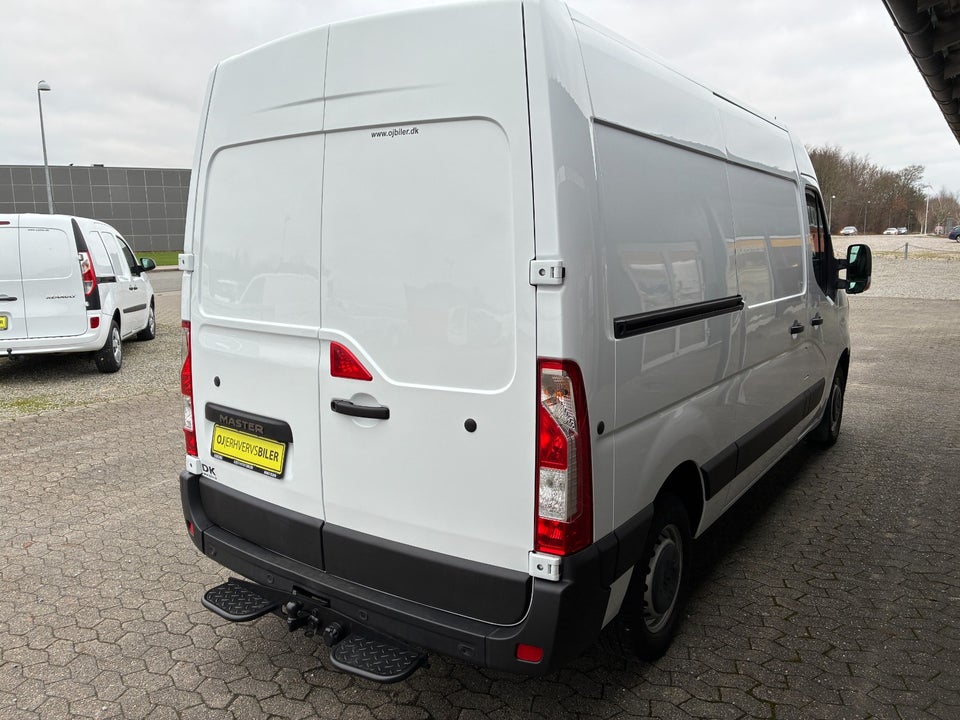 Renault Master IV T33 2,3 dCi 135 L2H2 Kassevogn
