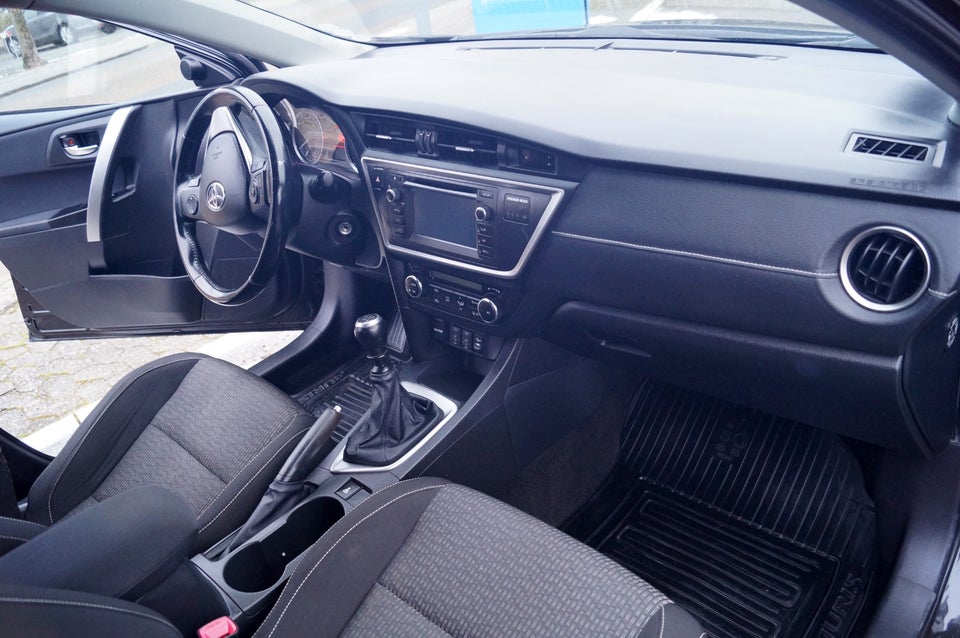 Toyota Auris 1,4 D-4D T2 Premium 5d