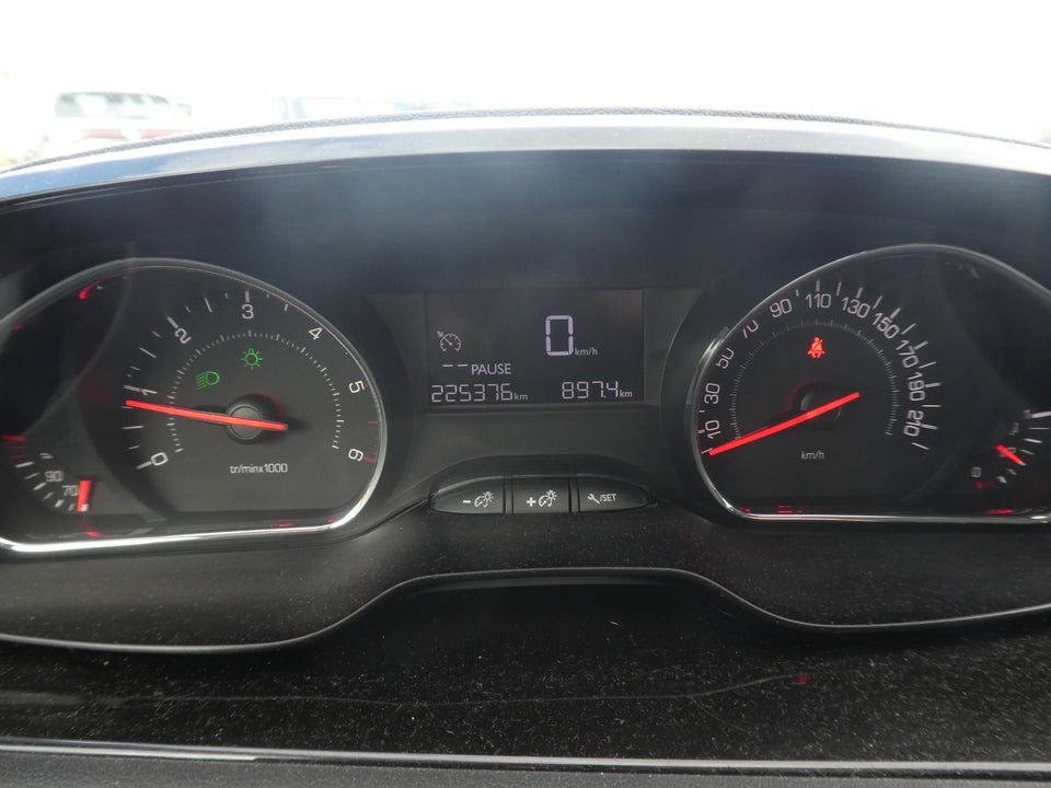 Peugeot 208 1,6 e-HDi 92 Active 5d