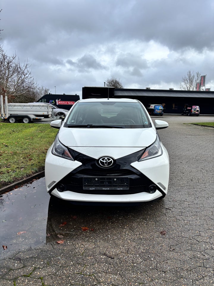 Toyota Aygo 1,0 VVT-i x-play x-touch 5d