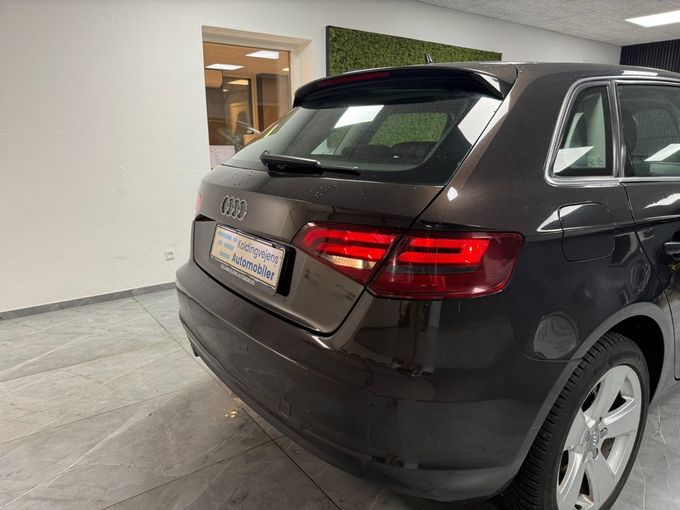 Audi A3 1,6 TDi 110 Ambiente Sportback 5d