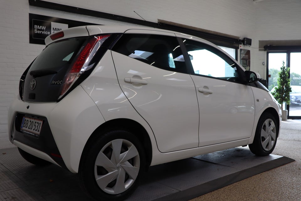 Toyota Aygo 1,0 VVT-i x-wave x-shift 5d