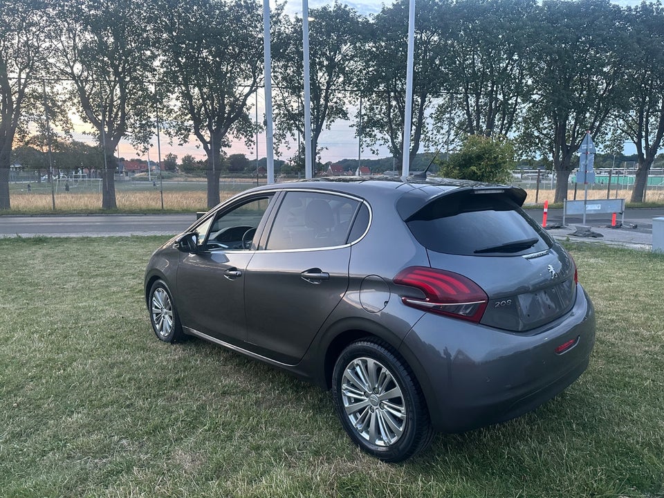 Peugeot 208 1,2 PureTech 82 Allure Sky 5d
