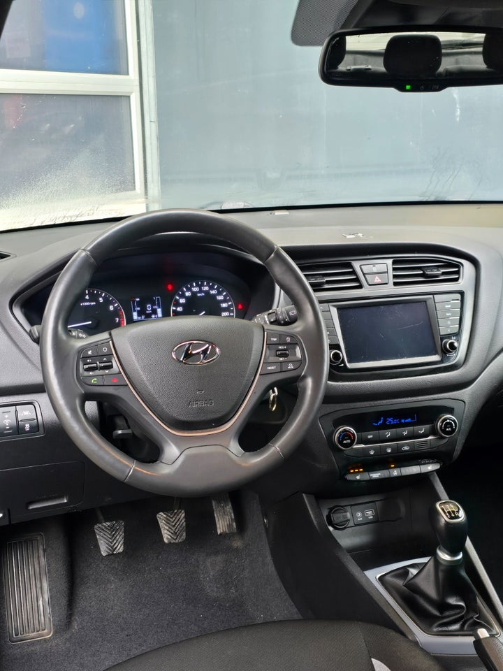 Hyundai i20 1,25 Premium 5d