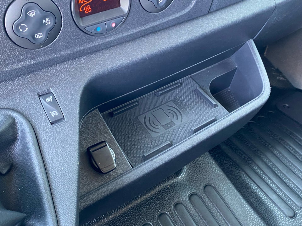 Renault Master III T33 2,3 dCi 145 L2H2 Kassevogn