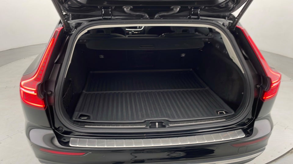 Volvo V60 CC 2,0 B5 250 Plus Bright aut. AWD 5d