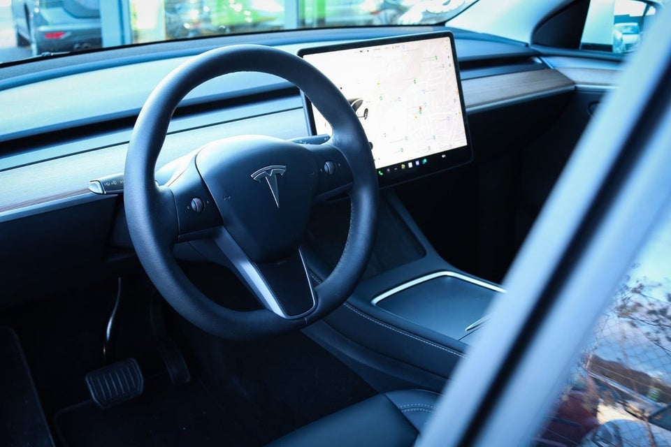 Tesla Model Y Long Range AWD 5d