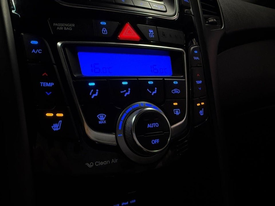 Hyundai i30 1,6 CRDi 110 EM-Edition 5d