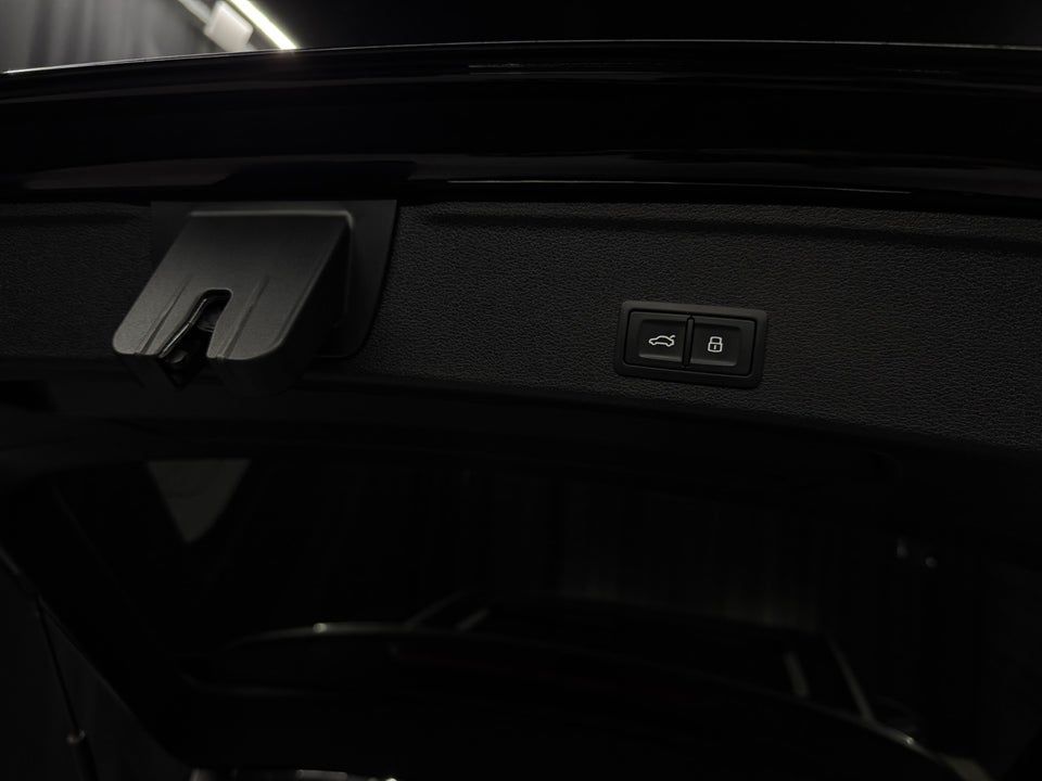 Audi A4 40 TDi Avant S-tr. 5d