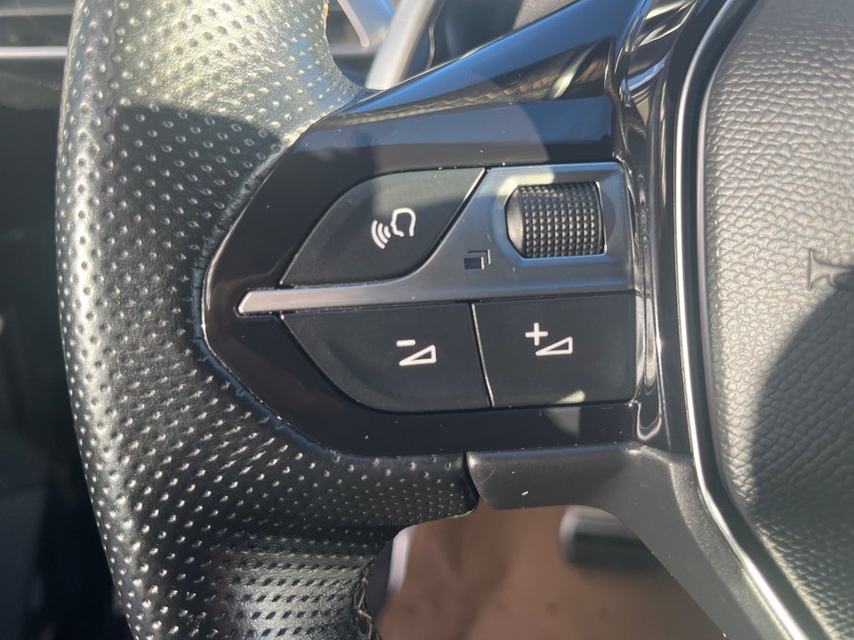 Peugeot 3008 1,6 Hybrid First GT EAT8 5d