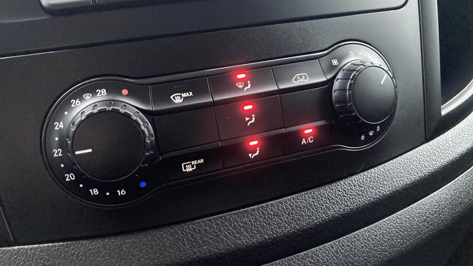 Mercedes eVito 129 Tourer PRO L Van