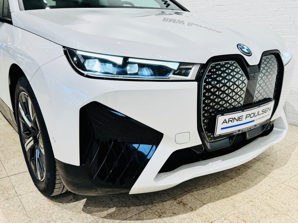 BMW iX xDrive40 Supercharged 5d