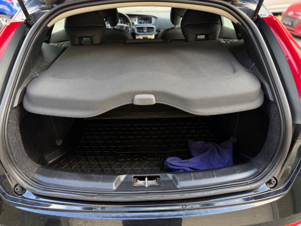 Volvo V40 1,6 D2 115 Momentum 5d