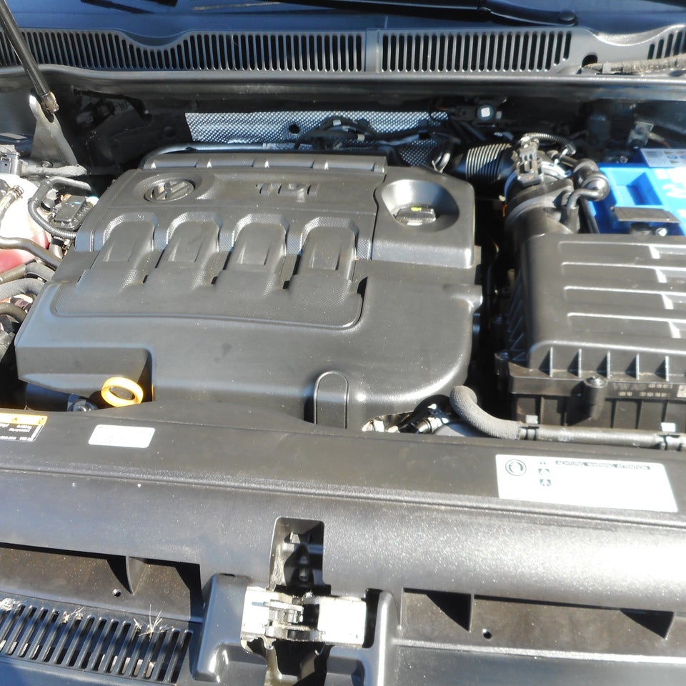 VW Touran 1,6 TDi 115 IQ.Drive DSG 7prs 5d