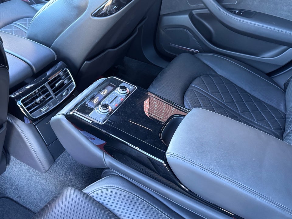 Audi A8 3,0 TDi 250 quattro Tiptr. 4d