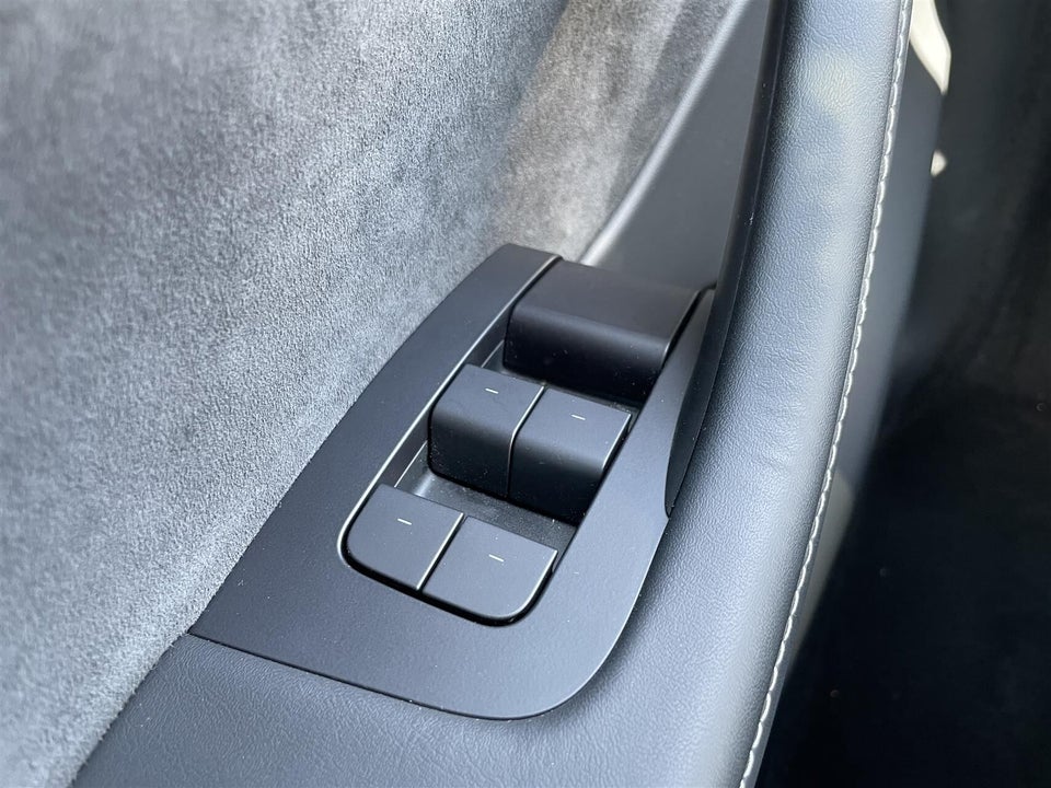 Tesla Model Y Long Range AWD 5d