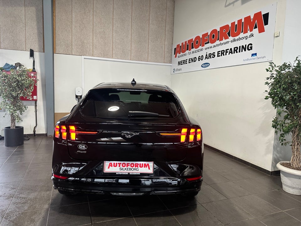 Ford Mustang Mach-E 98 Extended Range AWD 5d