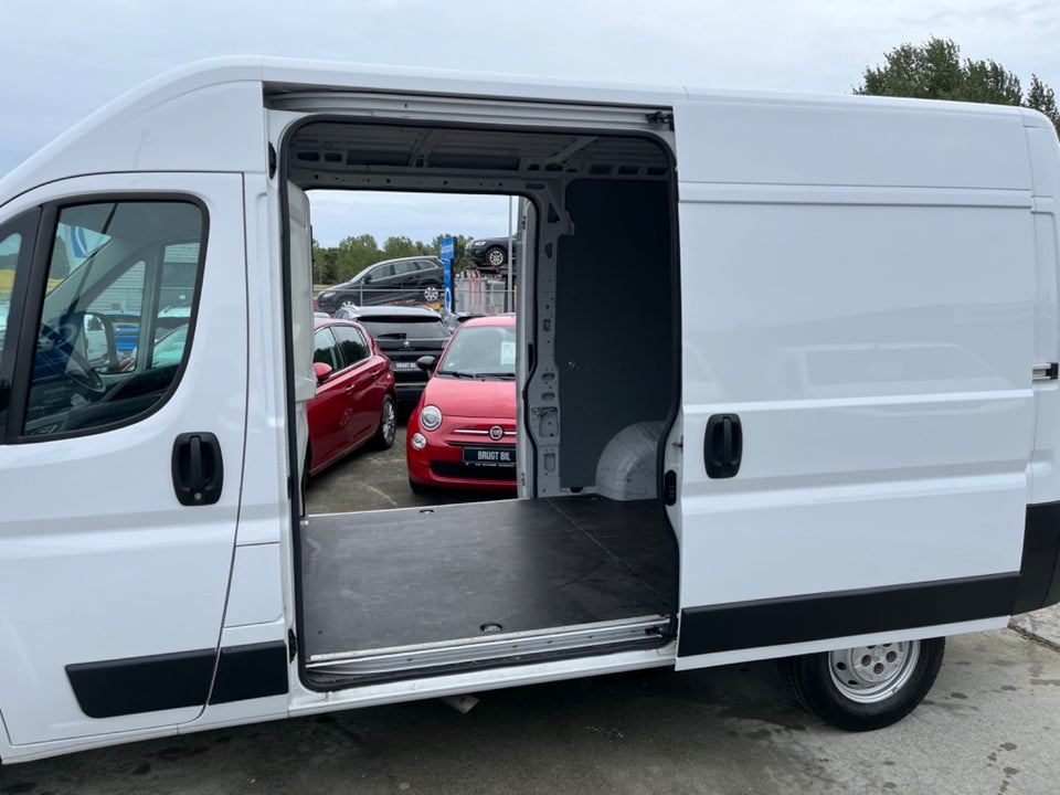 Peugeot Boxer 333 2,2 BlueHDi 140 L2H2 Premium