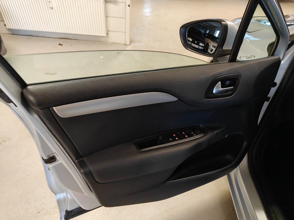 Citroën C4 1,6 e-HDi 115 Seduction 5d