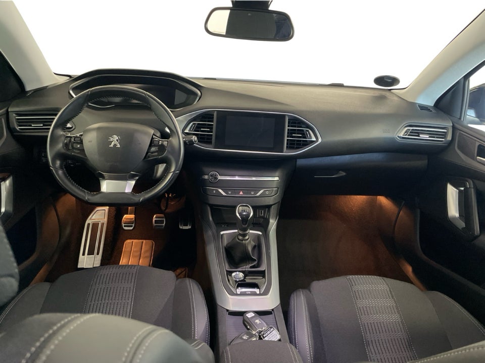 Peugeot 308 1,5 BlueHDi 130 Allure Grand SW 5d