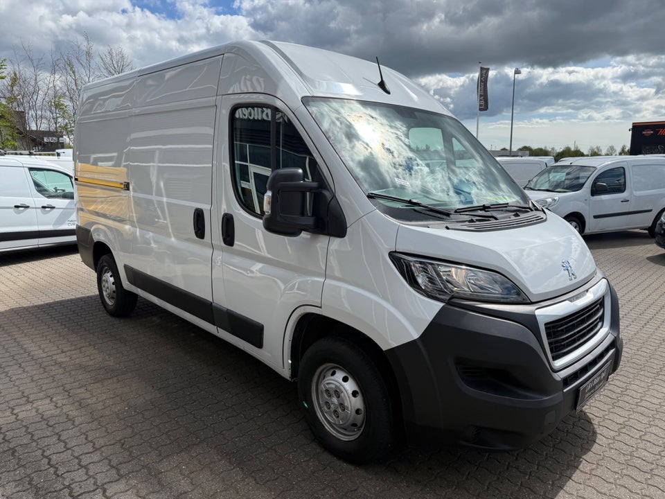Peugeot Boxer 333 2,2 BlueHDi 140 L2H2 Premium