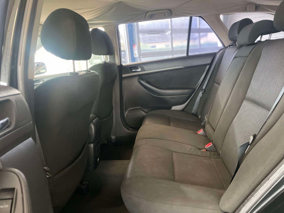 Toyota Avensis 2,0 Sol stc. 5d