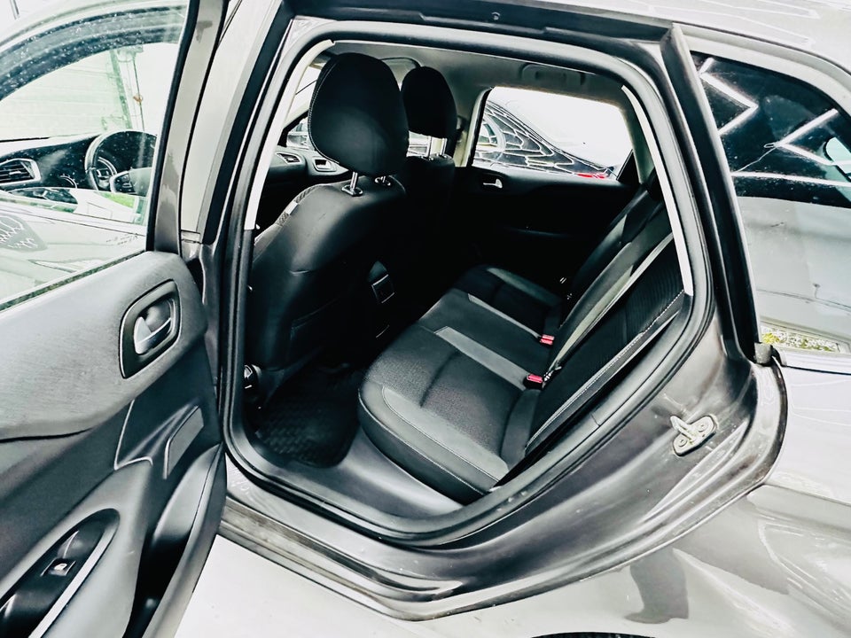 Citroën C4 1,6 BlueHDi 120 Feel 5d