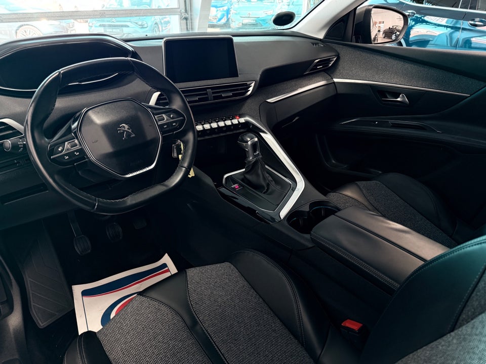 Peugeot 3008 1,2 e-THP 130 Allure 5d